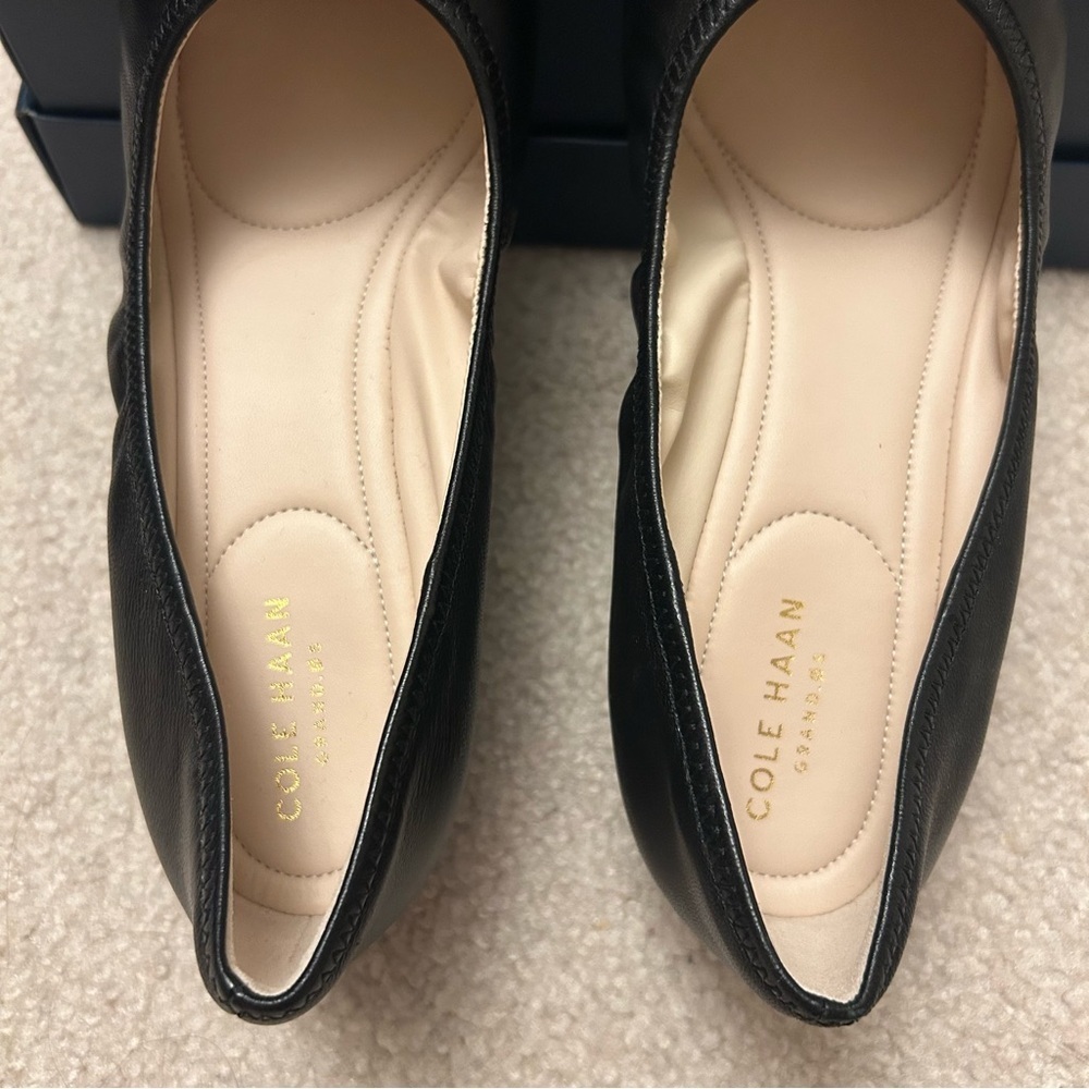 Cole Haan Emory Bow Wedge Pumps in Black Size 8B - Picture 6 of 10